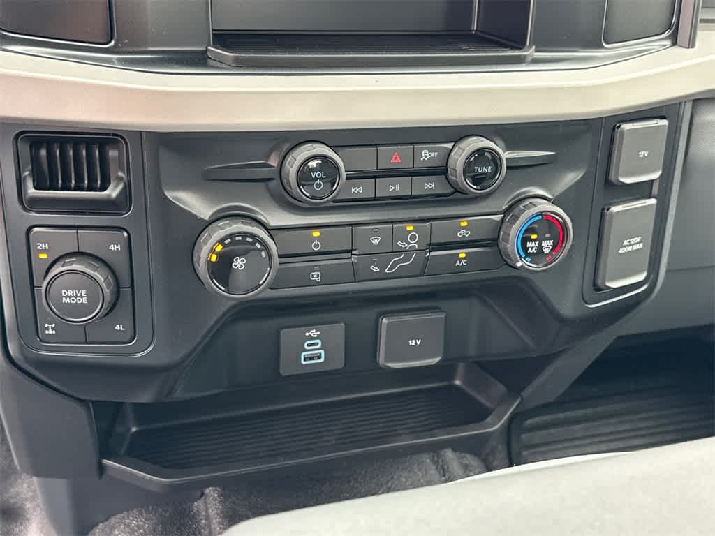 Thumbnail: 2025 Ford F-250 - 28