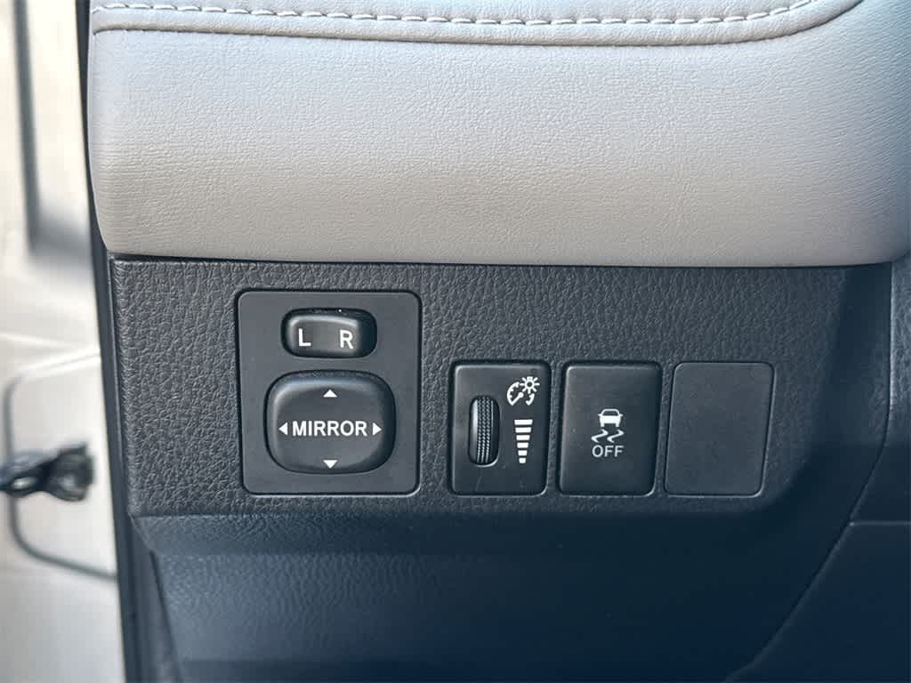 Thumbnail: 2013 Toyota RAV4 - 26