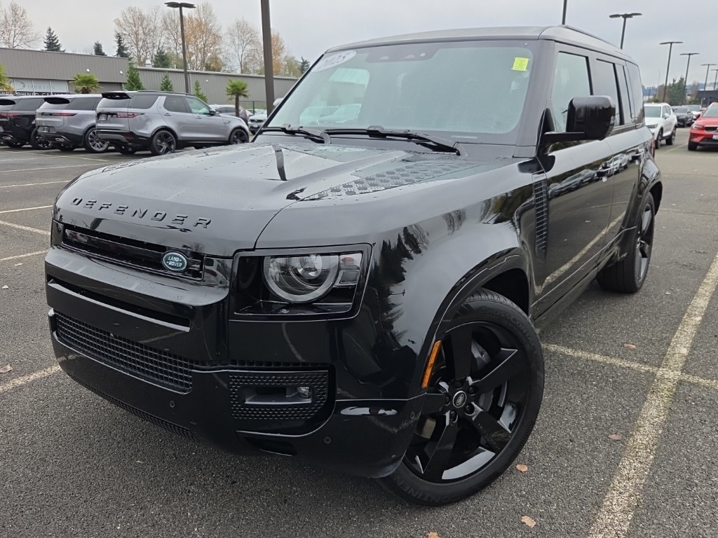 2025 Land Rover Defender X-Dynamic SE's photo