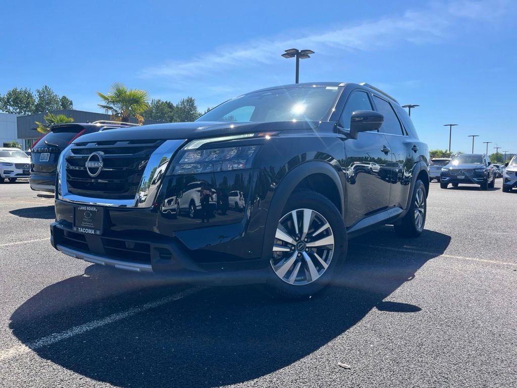 2025 Nissan Pathfinder SL 4WD's photo