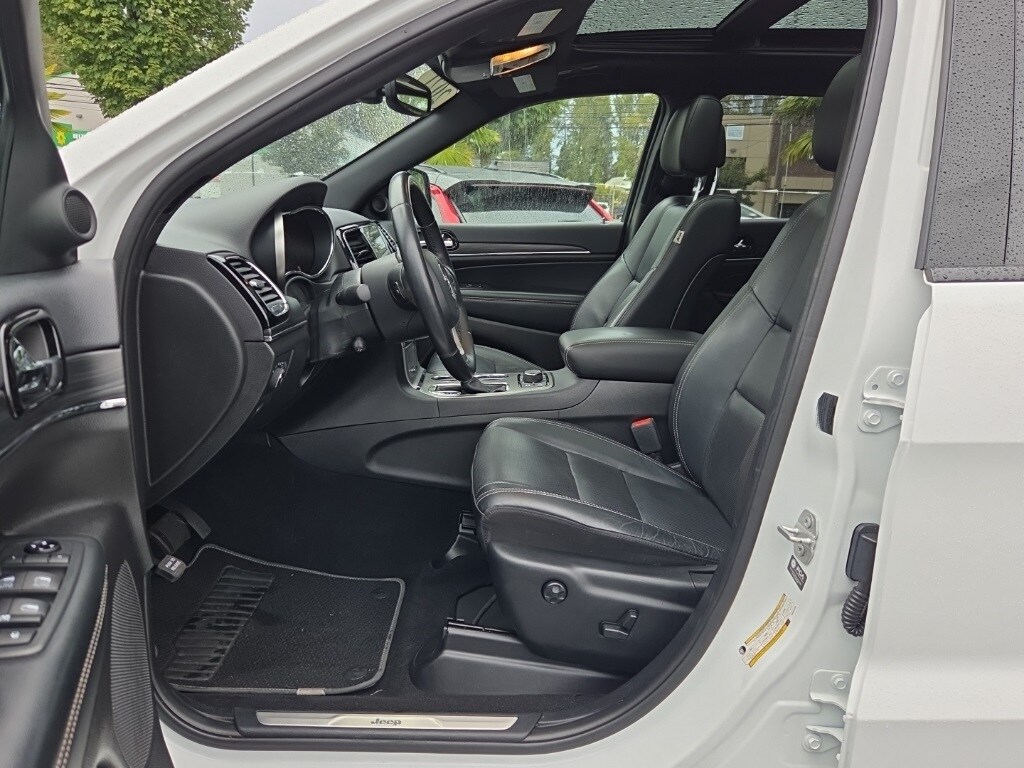 2021 Jeep Grand Cherokee Anniversary Edition photo 2