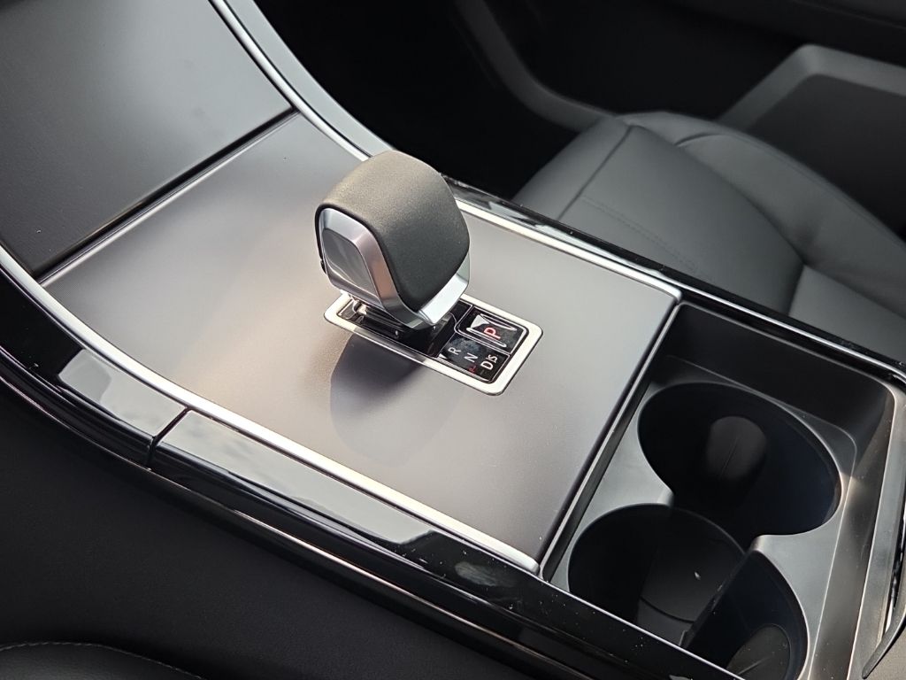 2026 Land Rover Range Rover Velar Dynamic SE - Photo 13