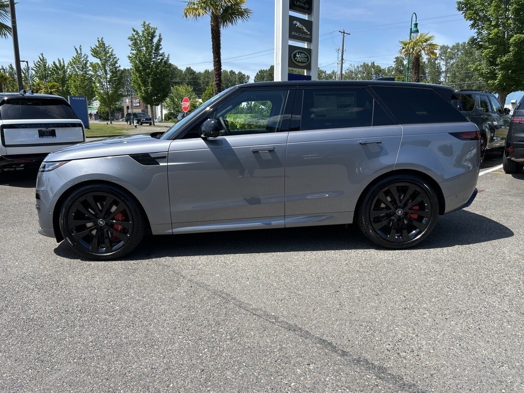 2025 Land Rover Range Rover Sport SE photo 2