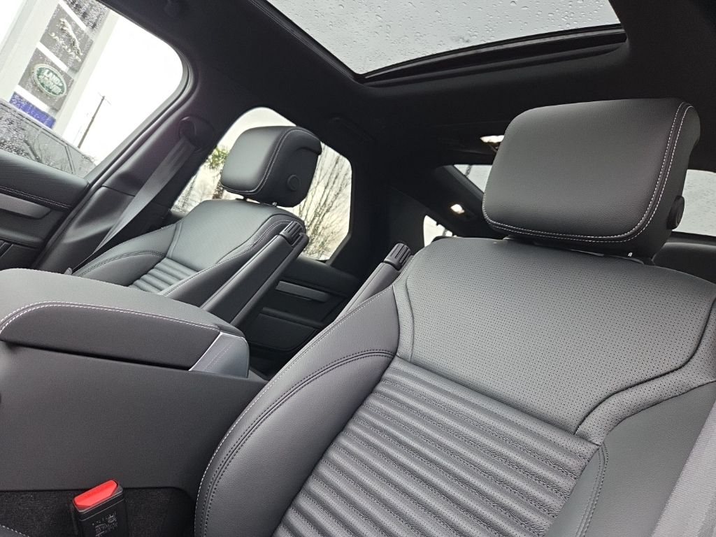 2026 Land Rover Discovery Gemini Edition - Photo 14