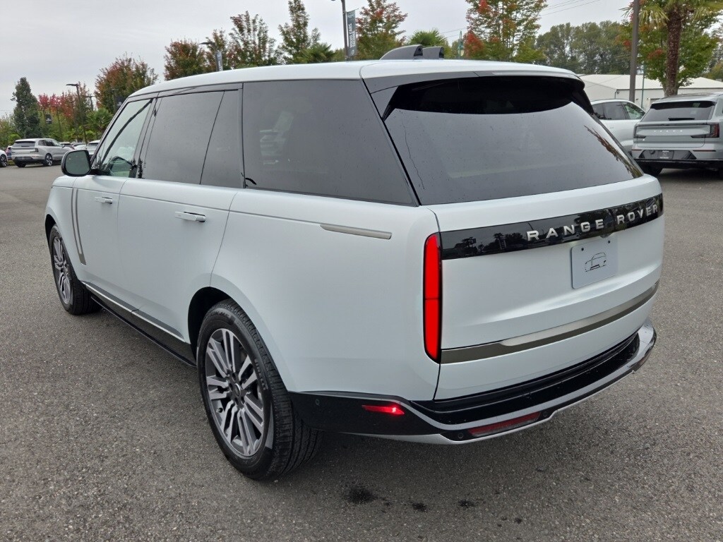 New 2025 Land Rover Range Rover SE SUV