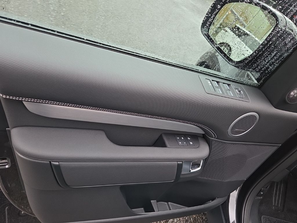 2026 Land Rover Discovery Gemini Edition - Photo 11