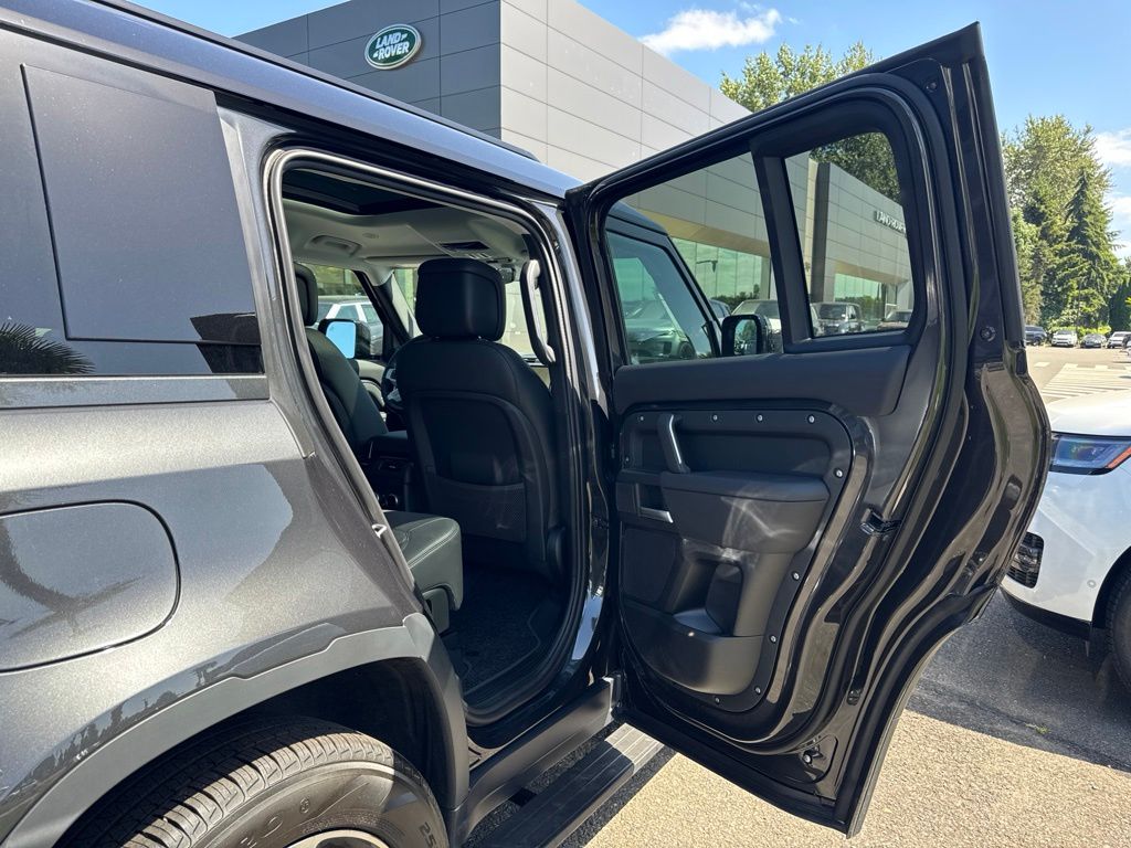 2026 Land Rover Defender S - Photo 17