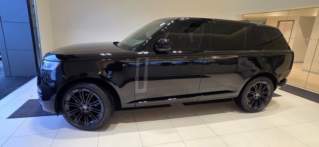 2025 Land Rover Range Rover SE photo 2