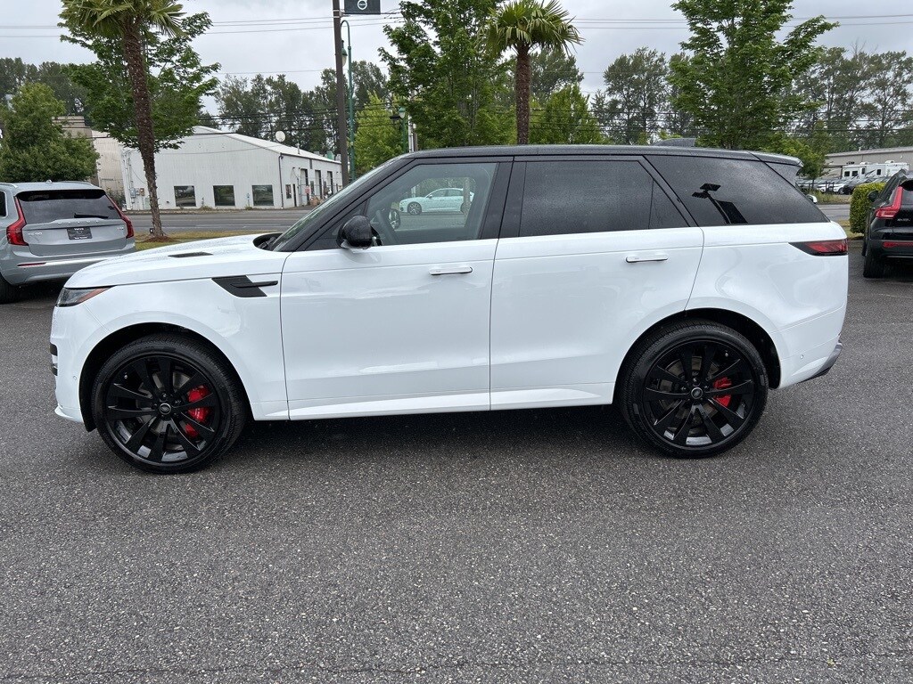 2025 Land Rover Range Rover Sport SE photo 2
