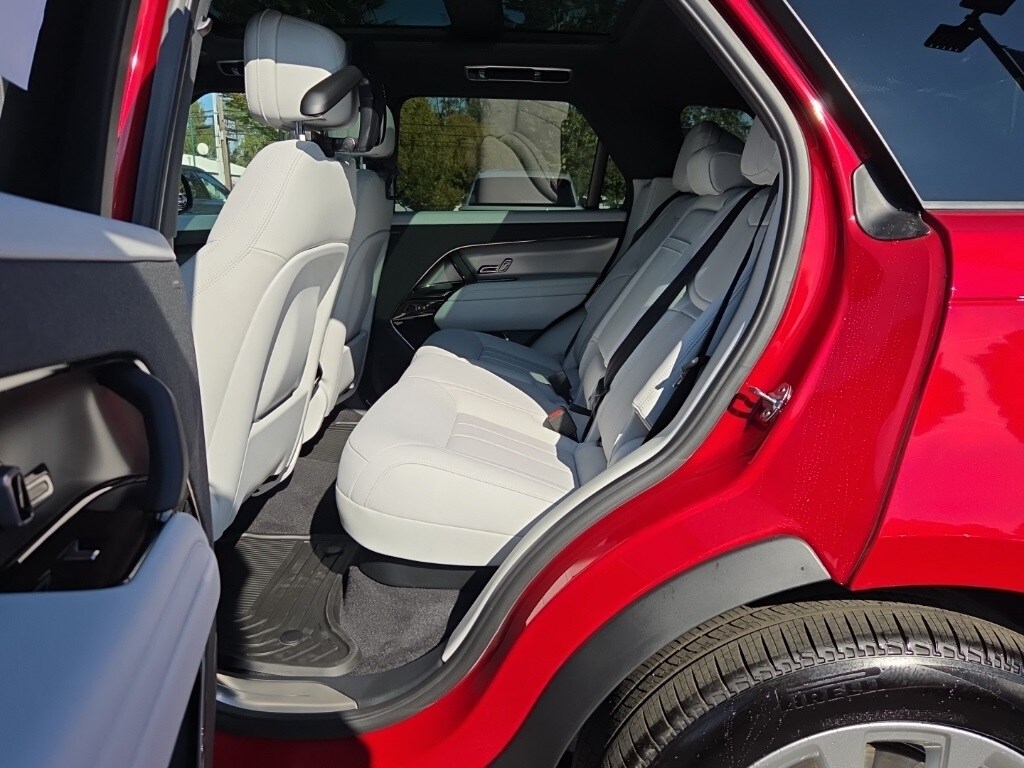 2025 Land Rover Range Rover Sport SE photo 4