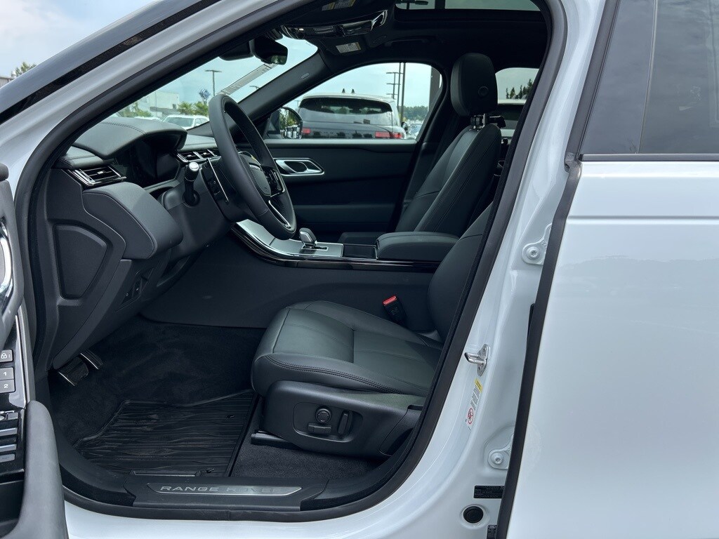 2026 Land Rover Range Rover Velar SE photo 4