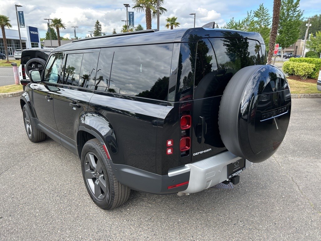 2025 Land Rover Defender 130 S photo 3