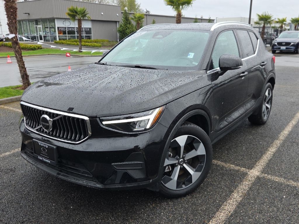 2025 Volvo XC40 B5 Core Bright AWD's photo