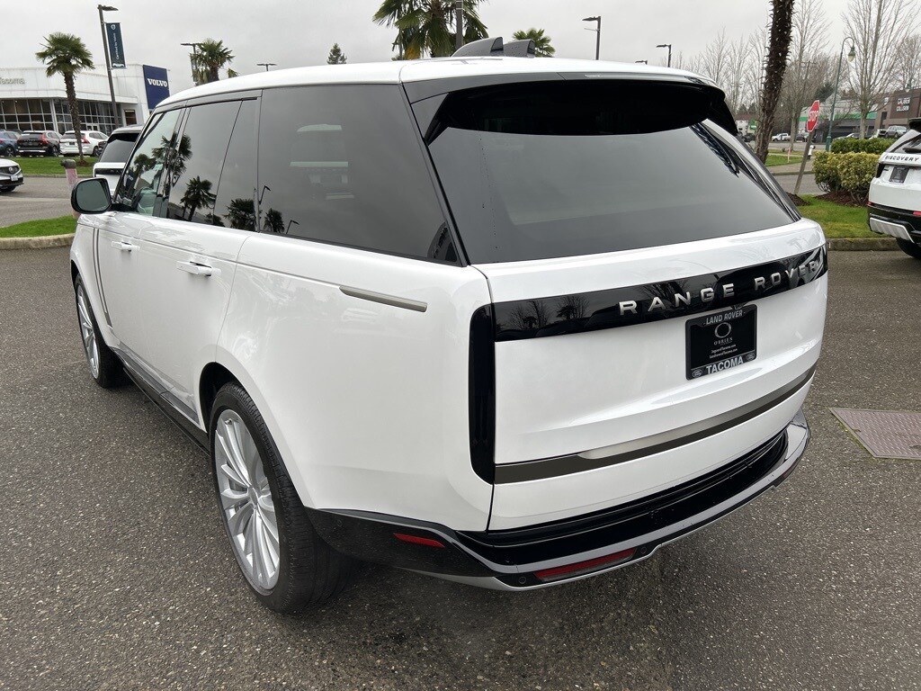 2025 Land Rover Range Rover SE photo 3