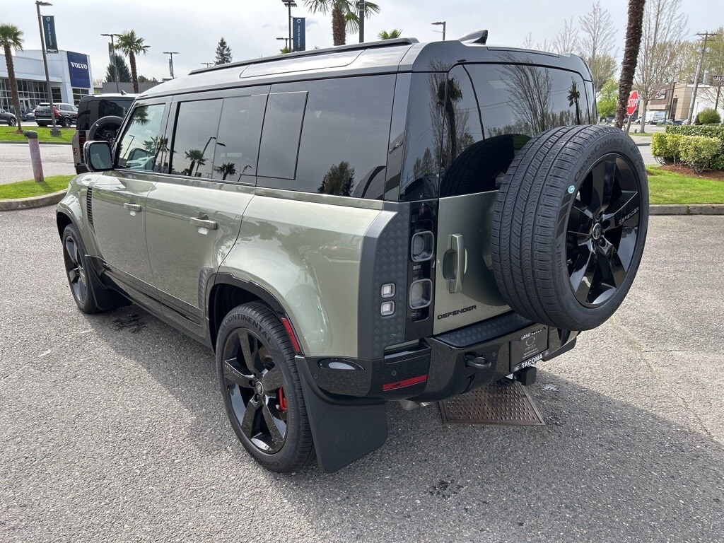 2025 Land Rover Defender 110 photo 3