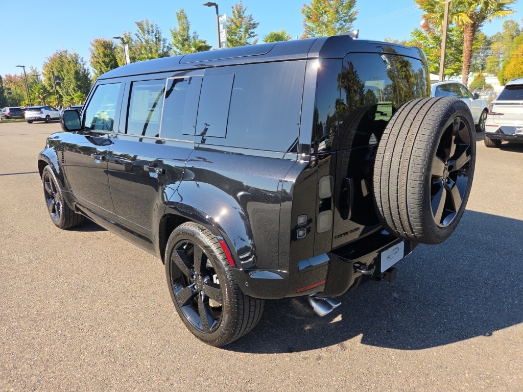 2026 Land Rover Defender 110 X-Dynamic SE photo 3