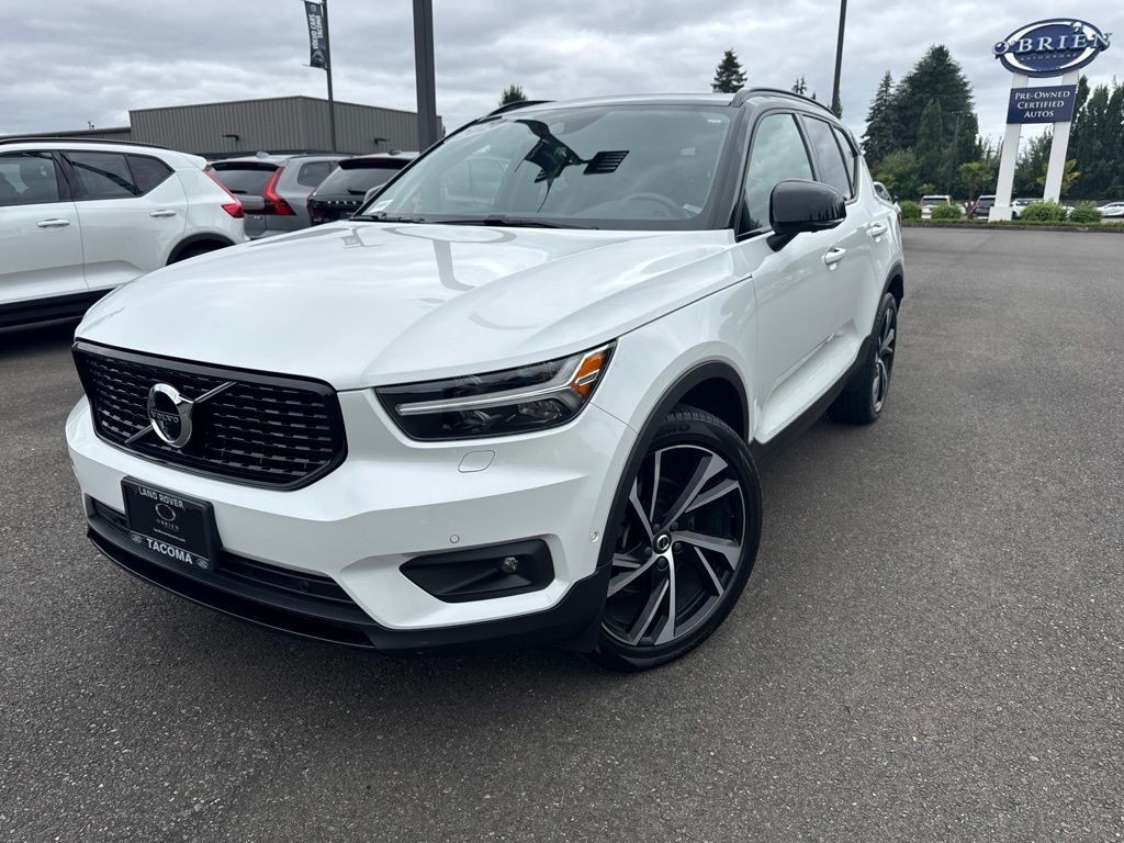 2020 Volvo XC40 T5 R-Design AWD's photo