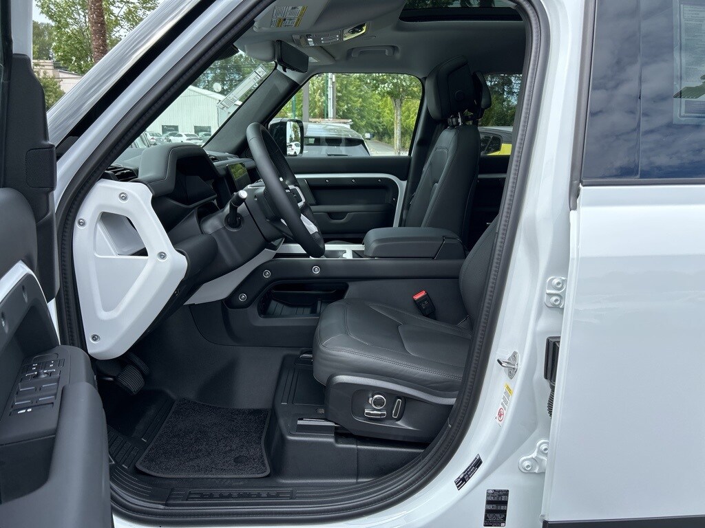 2025 Land Rover Defender S photo 3