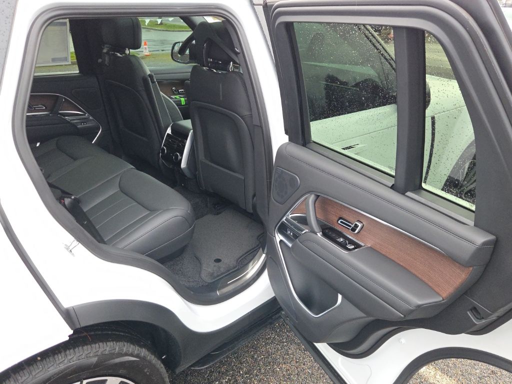 2026 Land Rover Range Rover SE - Photo 17