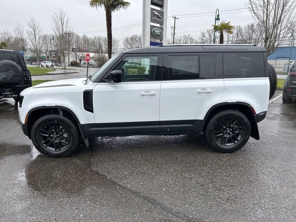 2025 Land Rover Defender 110 S photo 2