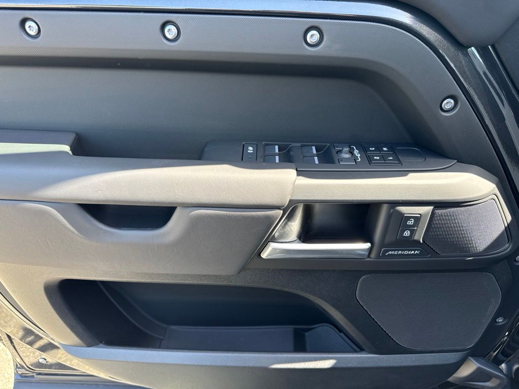 2026 Land Rover Defender S - Photo 11