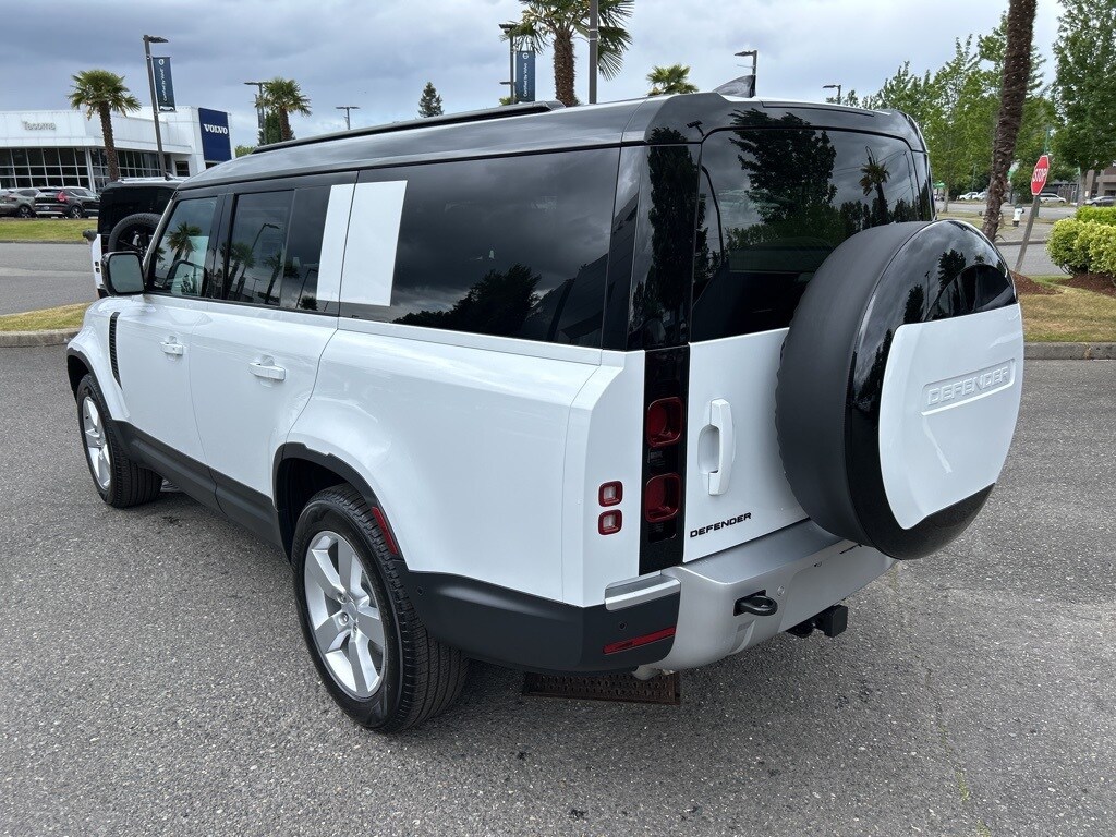 2025 Land Rover Defender 130 S photo 2