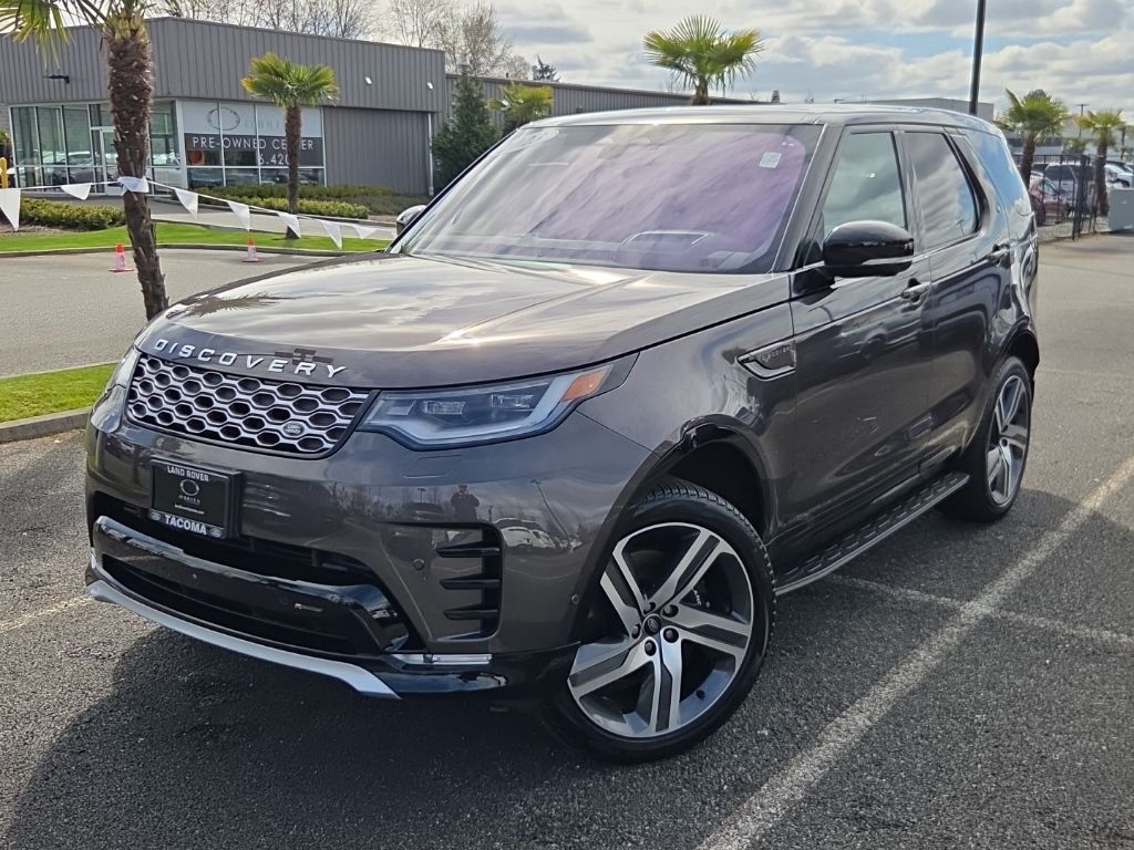 2023 Land Rover Discovery Metropolitan Edition's photo