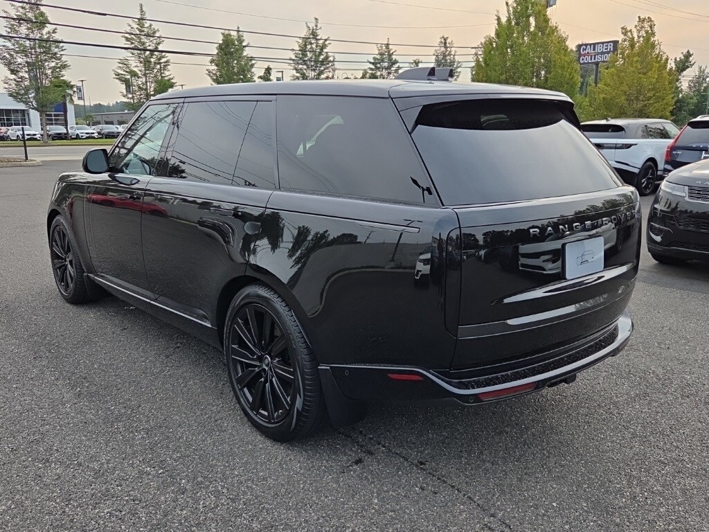 2025 Land Rover Range Rover SE photo 2
