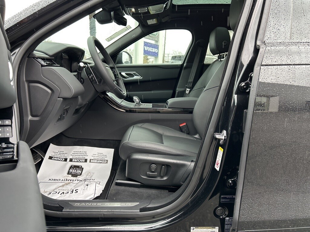 2026 Land Rover Range Rover Velar SE photo 2