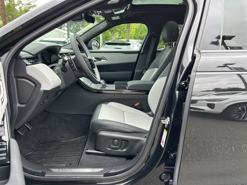 2026 Land Rover Range Rover Velar SE photo 2