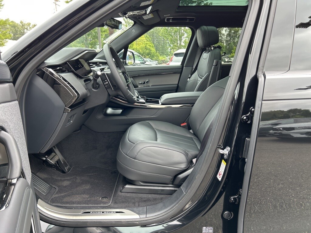 2025 Land Rover Range Rover Sport SE photo 2