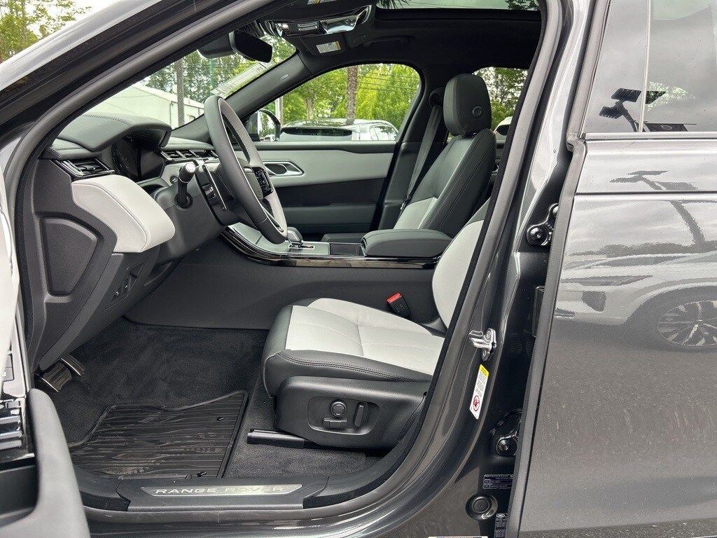 2026 Land Rover Range Rover Velar SE photo 2