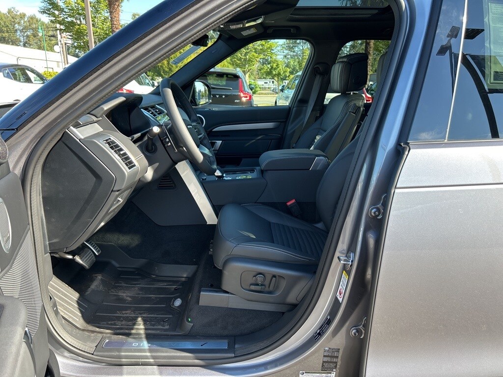 2025 Land Rover Discovery SE photo 4