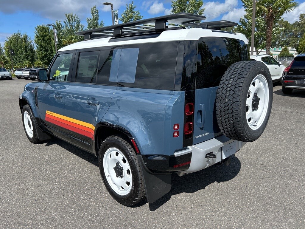 2025 Land Rover Defender 110 S photo 4