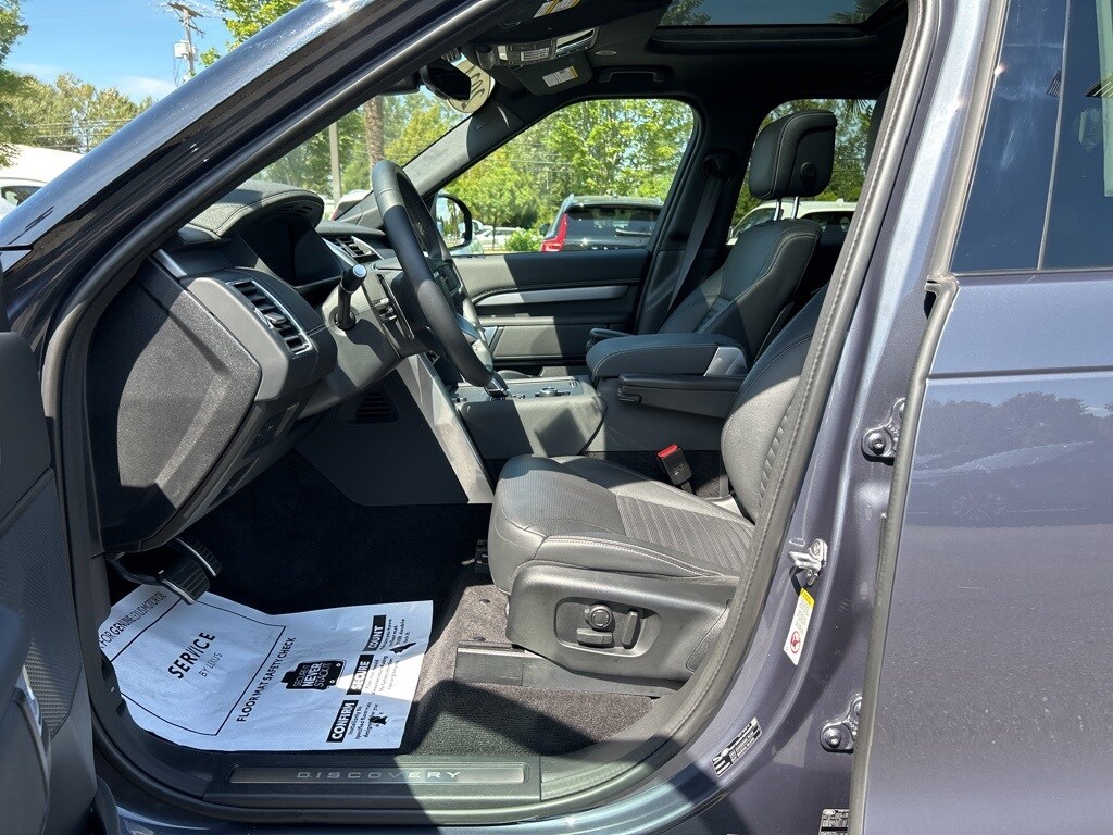2024 Land Rover Discovery SE photo 3