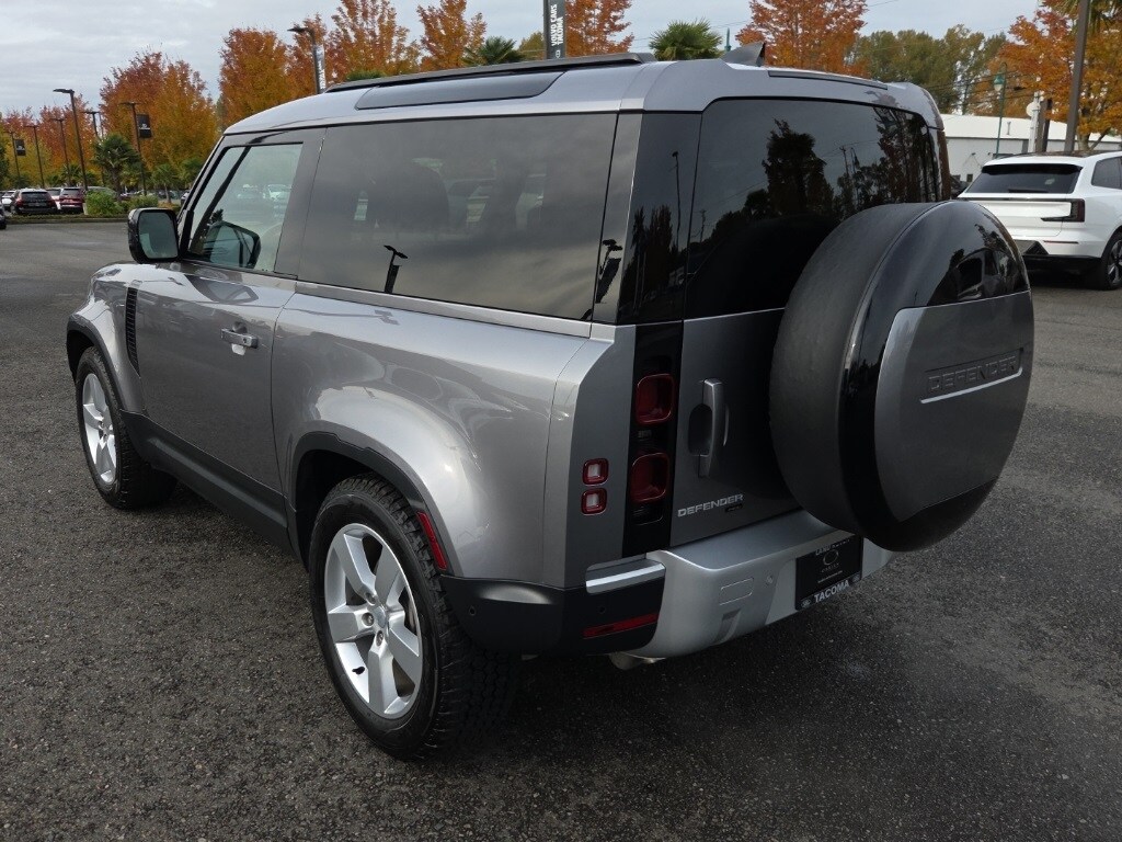 2023 Land Rover Defender 90 SE photo 3