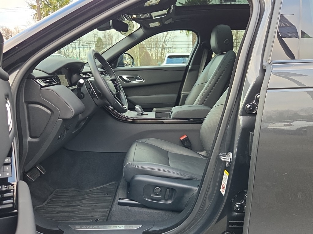 Used 2025 Land Rover Range Rover Velar Dynamic SE SUV