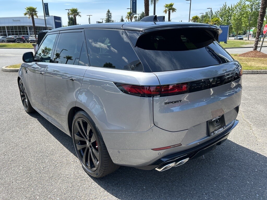 2025 Land Rover Range Rover Sport SE photo 3