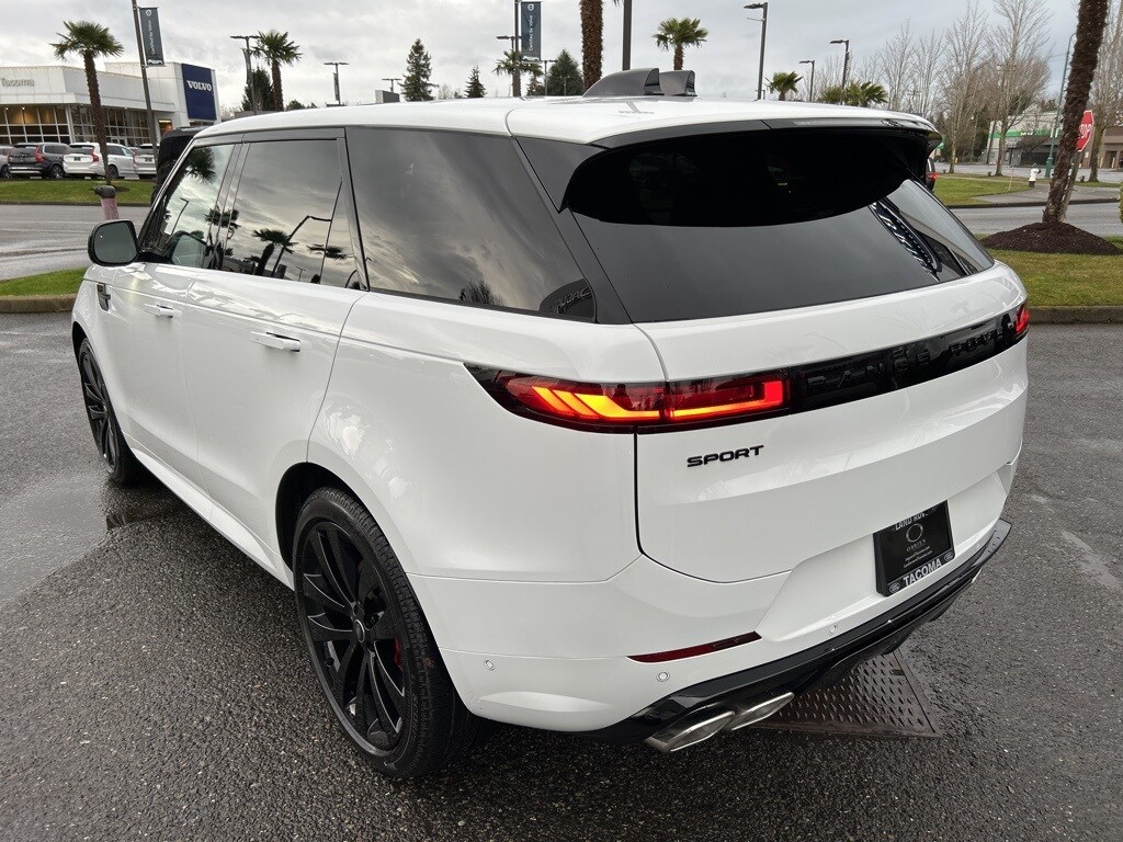 2025 Land Rover Range Rover Sport SE photo 3