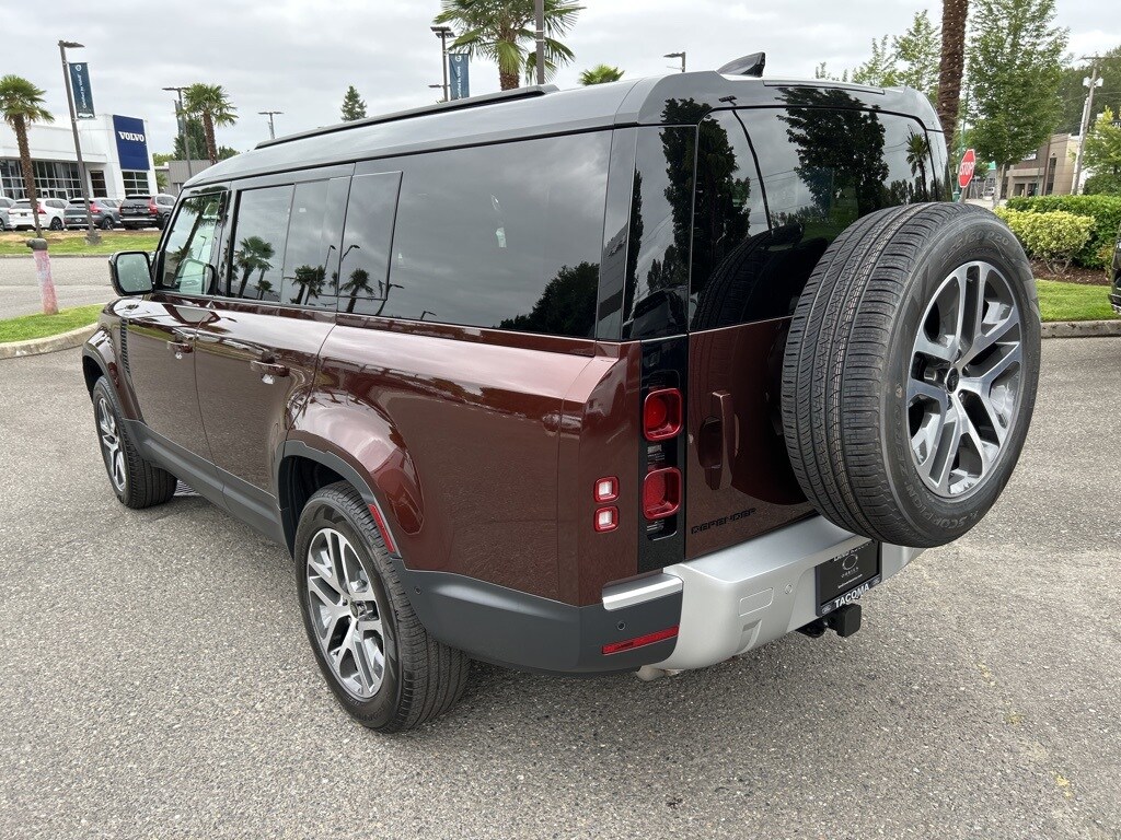 2025 Land Rover Defender 130 S photo 3
