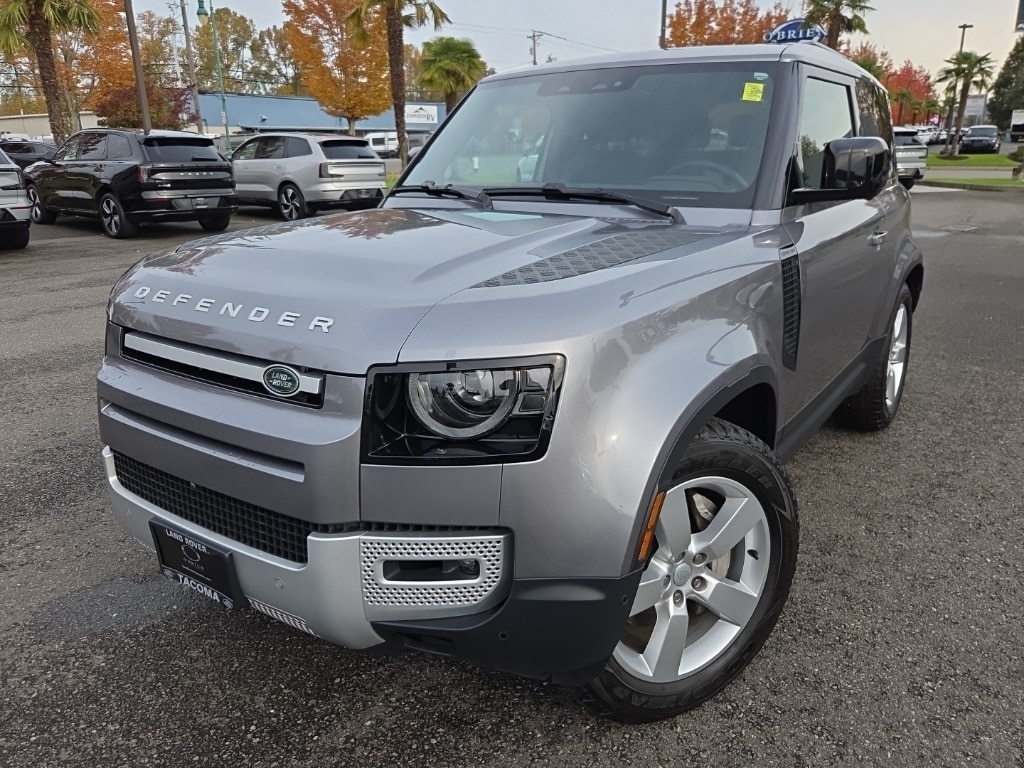 2023 Land Rover Defender SE's photo