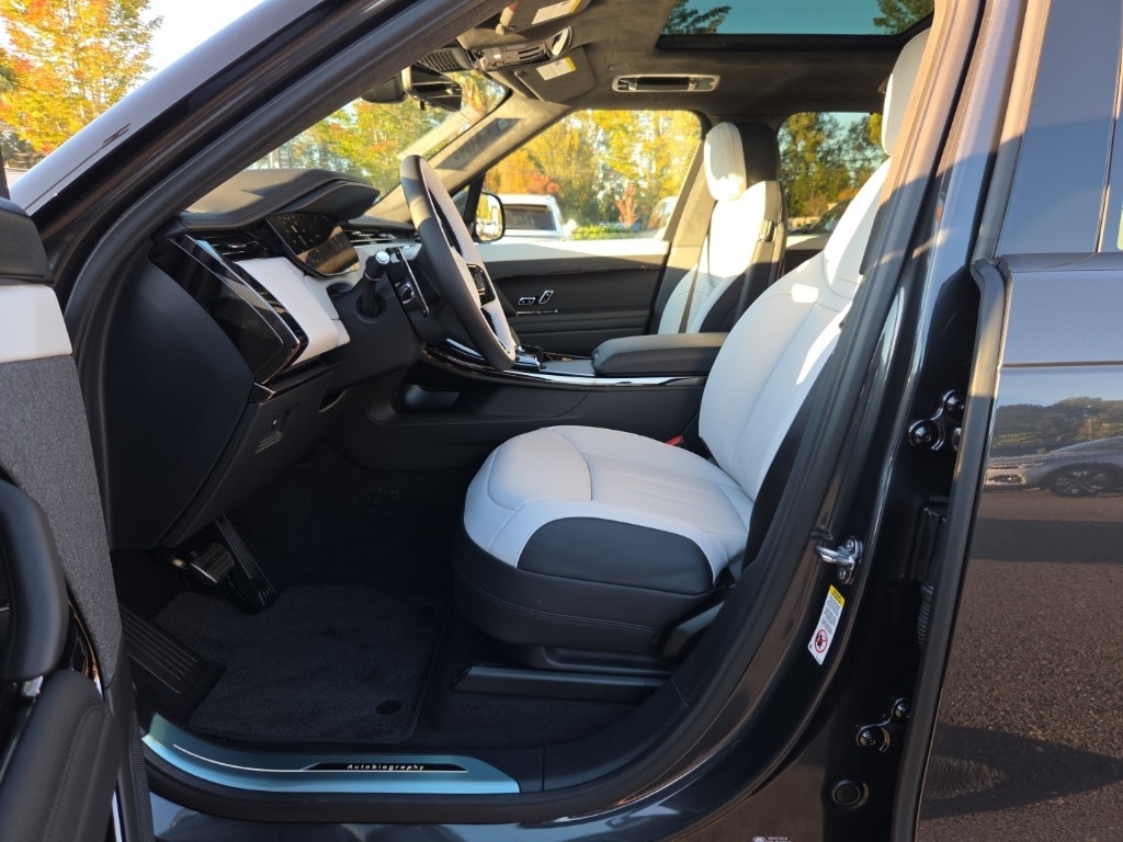 New 2025 Land Rover Range Rover Sport Plug-in Hybrid Autobiography SUV