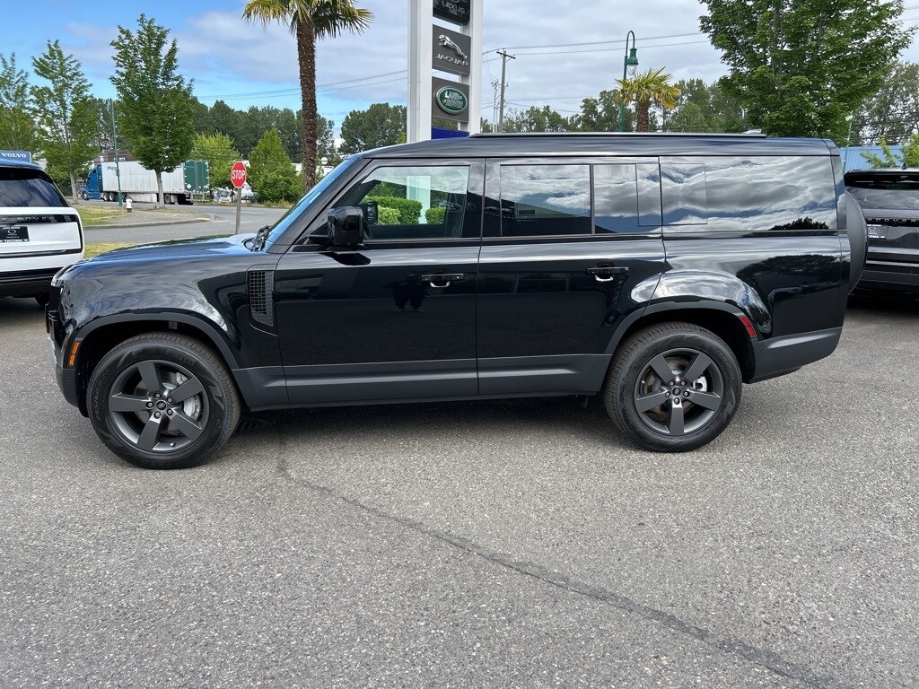2025 Land Rover Defender 130 S photo 2