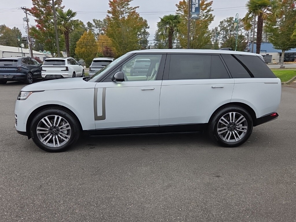 New 2025 Land Rover Range Rover SE SUV