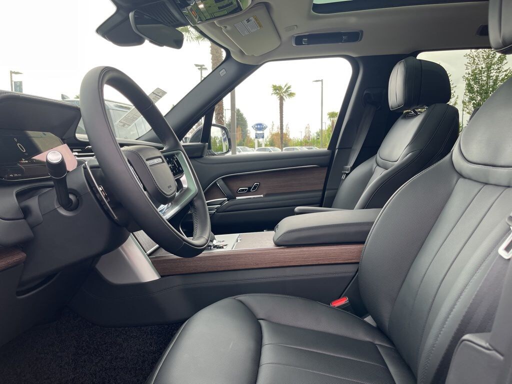 New 2026 Land Rover Range Rover SE LWB 7-Seats / V8 SUV