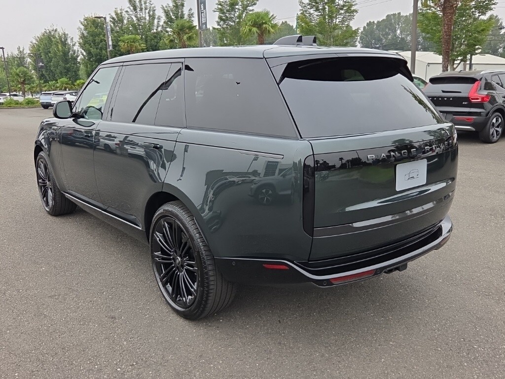 2025 Land Rover Range Rover SE photo 2