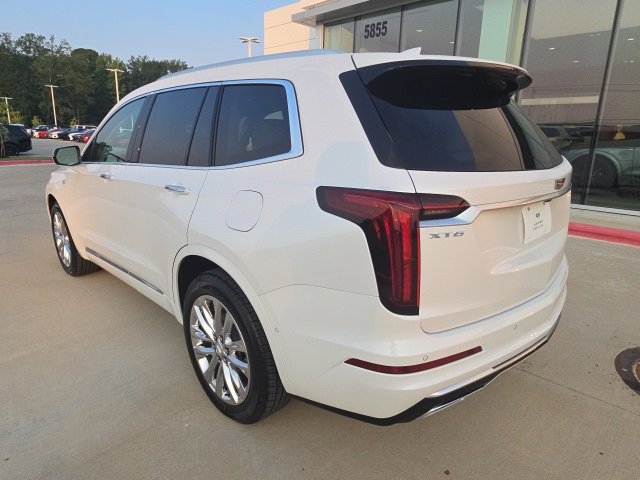 2025 Cadillac XT6 Premium Luxury photo 3