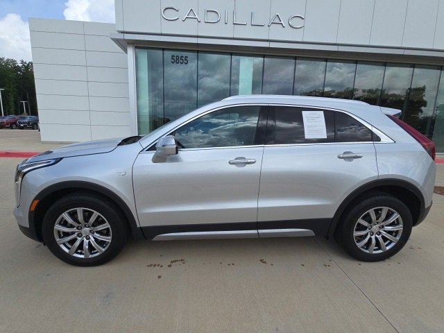 2022 Cadillac XT4 Premium Luxury photo 2