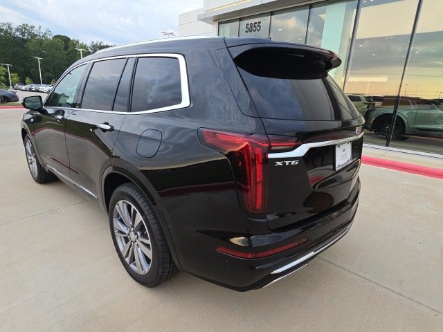 2025 Cadillac XT6 Premium Luxury photo 3
