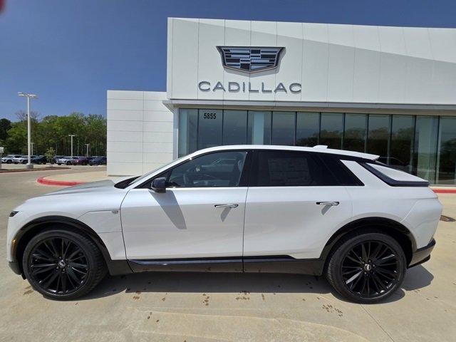 2025 Cadillac Lyriq Sport photo 2